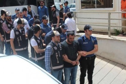 Organize suç örgütüne yönelik operasyonda 10 kişi tutuklandı