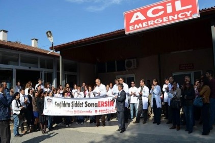 Ortaca’da doktorlardan “Şiddet sona Ersin” eylemi