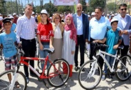 Ortaokul ve liselerde okul birincisi 250 öğrenciyi bisikletle ödüllendirildi
