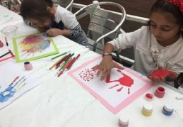 Ortaya rengarenk figürler çıktı