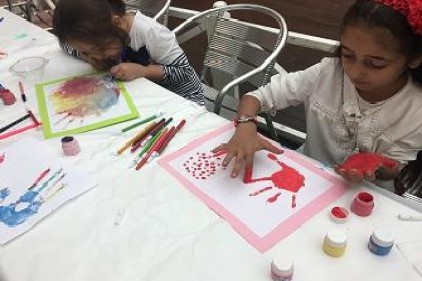 Ortaya rengarenk figürler çıktı