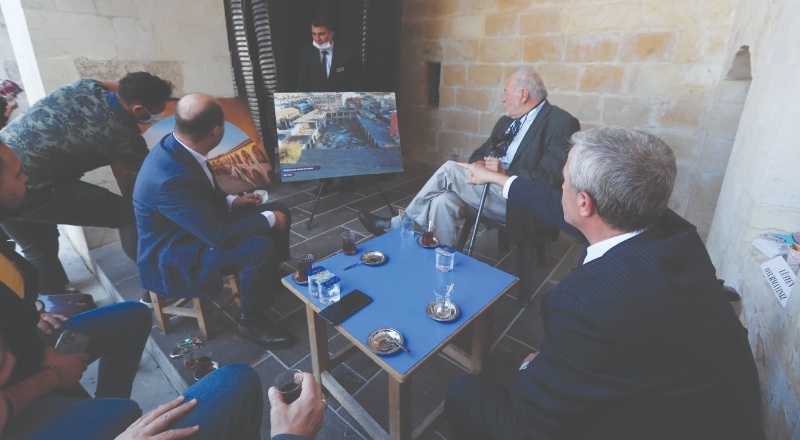 Ortaylı, restorasyonu yapılan tarihi mekanları gezdi