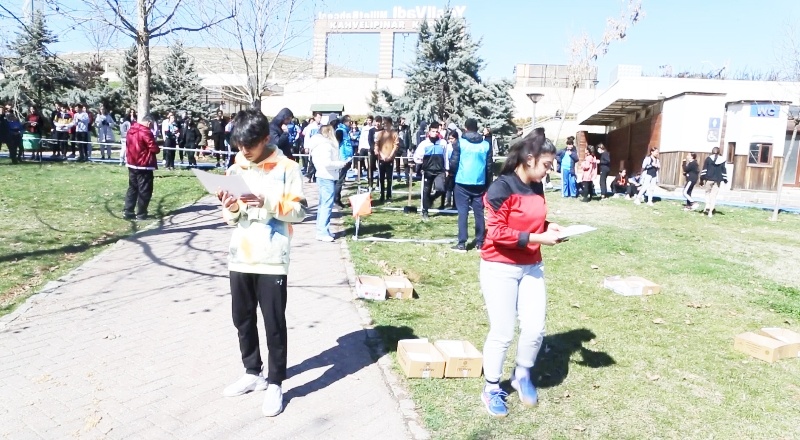 Oryantiring turnuvasında sporcular kıyasıya mücadele etti