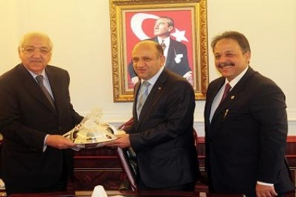 OSBÜK yönetimi yeni bakanları ziyaret etti
