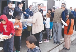 Osmangazi Belediyesi, ramazanın bereketini deprem bölgesinde paylaşıyor