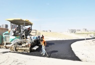 Osmangazi Mahallesi’nde yeni açılan yollar asfaltlanıyor