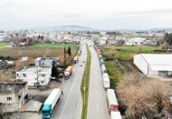 Osmaniye gişelerinde oluşan tır kuyruğu havadan görüntülendi