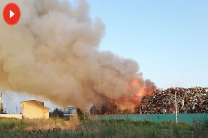 Osmaniye&#8217;de geri dönüşüm fabrikasında büyük yangın