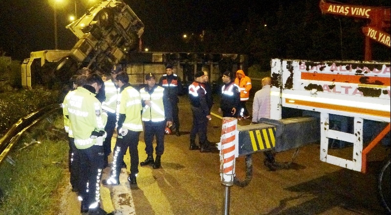 Osmaniye'de otoyolda zincirleme kaza: 3'ü polis 5 yaralı