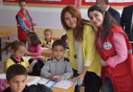 ÖSYM’nin dağıttığı kırtasiye malzemelerini köy okullarına ulaştırdı