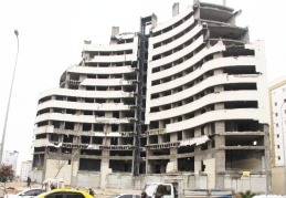 Otel binası tehlike yaratıyor