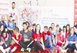 Otizmin farkındayım