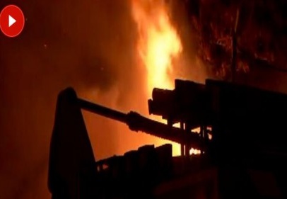 Oto sanayi sitesinde büyük yangın: 6 iş yeri küle döndü