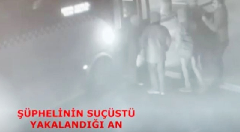 Otobüs duraklarına dadanan yankesici suçüstü yakalandı