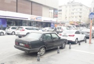 Otobüs duraklarına park edip gidiyorlar
