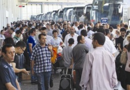 Otobüs, uçak ve trenler doldu