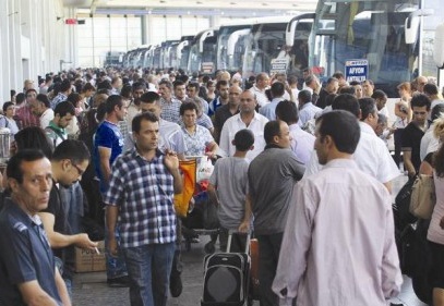 Otobüs, uçak ve trenler doldu