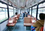 Otobüs ve tramvaylara sosyal mesafe şeridi