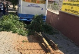 Otobüsün freni boşaldı faciadan dönüldü 