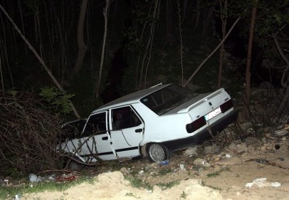 Otomobil dereye uçtu