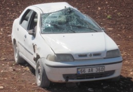 Otomobil devrildi, 4 kişi yaralandı