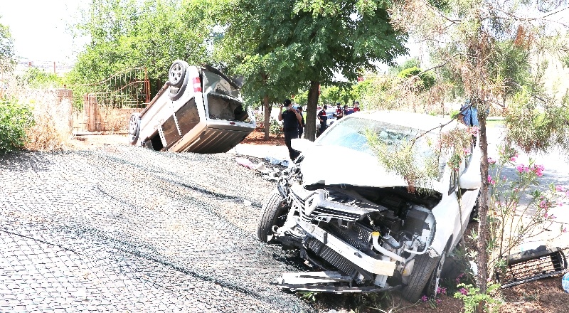 Otomobil ile hafif ticari araç çarpıştı: 6 yaralı