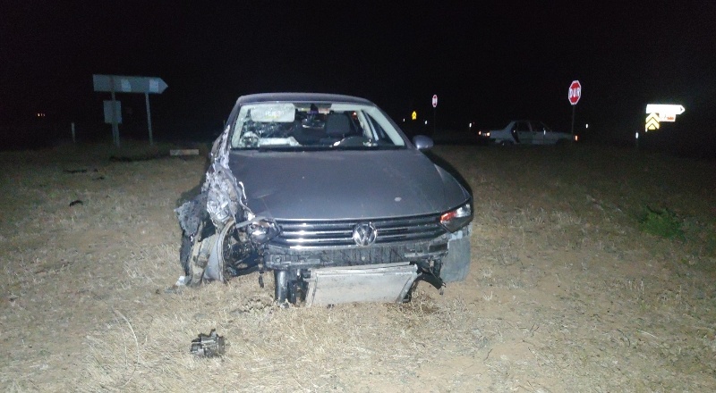 Otomobil ile kamyonet çarpıştı