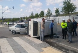 Otomobil ile minibüs çarpıştı: 5 yaralı var