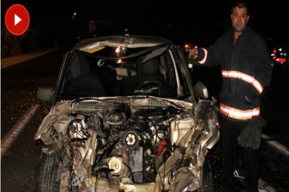 Otomobil, kamyona çarptı: 1&#039;i ağır 3 yaralı