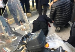Otomobil motosiklete çarptı, bir kişi yaralandı