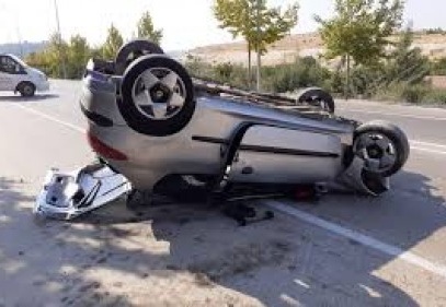 Otomobil takla attı, 4 kişi yaralandı 