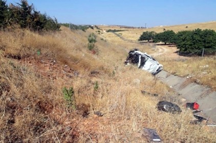 Otomobil yoldan çıktı: 1 kişi öldü, 2 kişi yaralandı