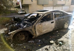 Otomobilden gelen patlama sesleri korkuttu