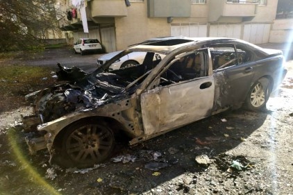 Otomobilden gelen patlama sesleri korkuttu