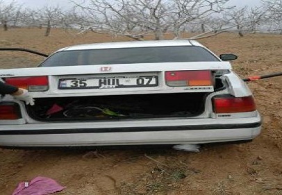 Otomobilden sinyal kesici jammer ve silah çıktı