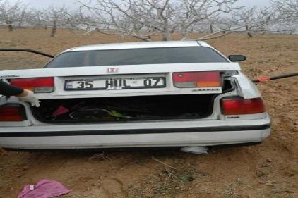 Otomobilden sinyal kesici jammer ve silah çıktı