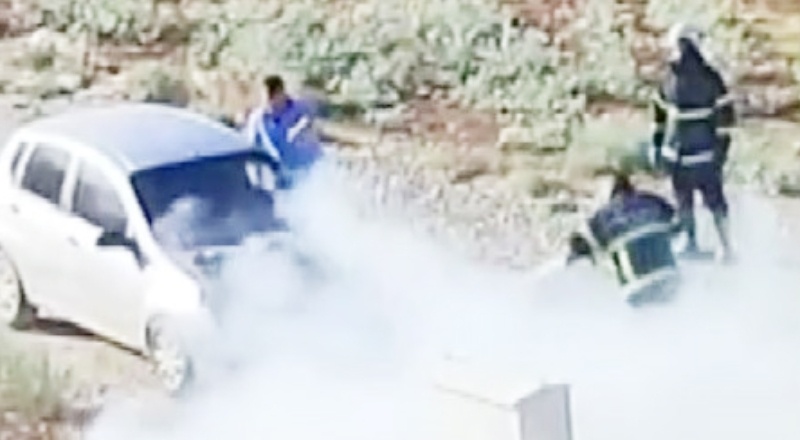 Otomobili kül olmaktan itfaiye kurtardı