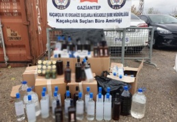 Otomobilin bagajında sahte alkol ele geçirildi