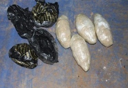 Otomobilin içine gizlenmiş 1 kilogram eroin ele geçildi