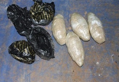 Otomobilin içine gizlenmiş 1 kilogram eroin ele geçildi