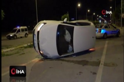Otomobilin takla attığı yere sonradan gelen kişi, sürücü olduğuna polisi ikna edemedi
