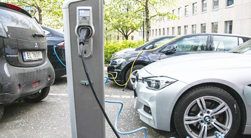 Otomotiv satışları yüzde 14 düştü, elektrikli araç yüzde 43 arttı