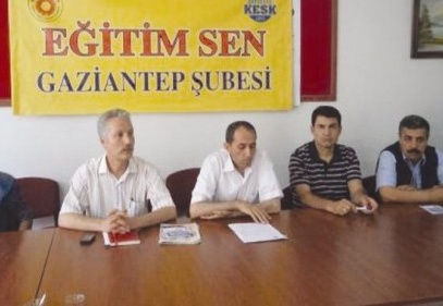 Otoriter başkanlık sistemine giden yolun taşları döşeniyor