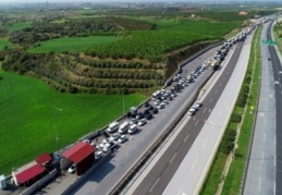 Otoyolda binlerce araç ve vatandaş korona virüs denetimine giriyor