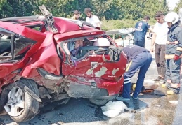 Otoyolda otomobiller çarpıştı: 5 yaralı