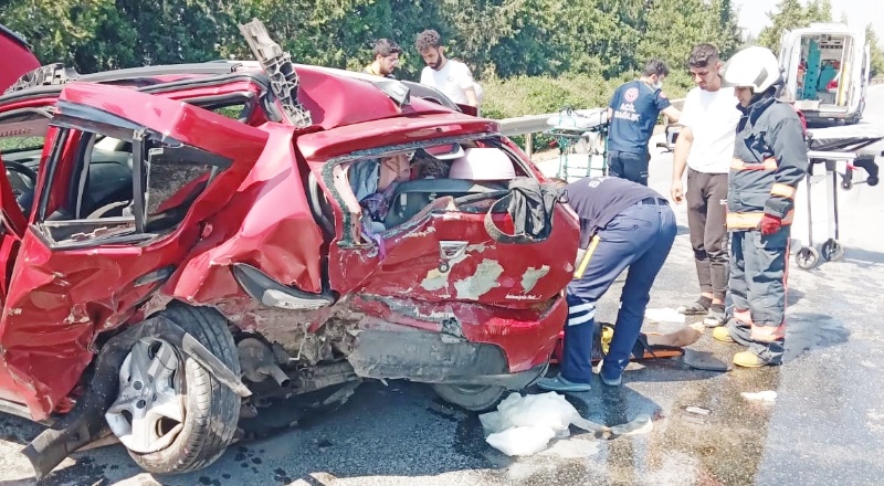 Otoyolda otomobiller çarpıştı: 5 yaralı