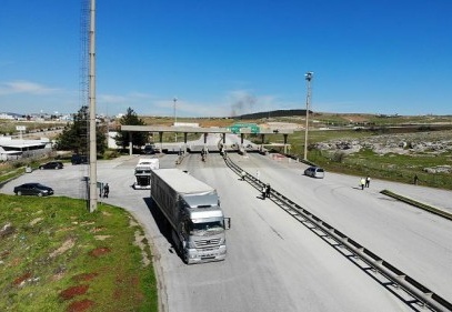 Otoyollar boş kaldı, izinsiz giriş ve çıkışlara izin verilmiyor