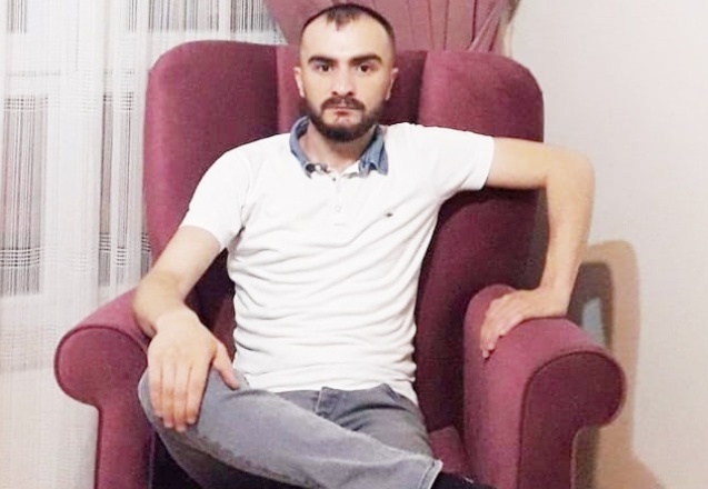 Oturduğu binanın garajında başından vuruldu