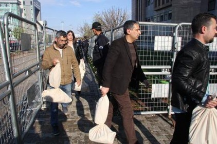 Oy torbaları seçim kuruluna geldi