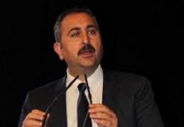 Öyle bahsediliyor ki sanki Olağanüstü Hâl Anayasa'da yok, hukuk dışı(!!!)